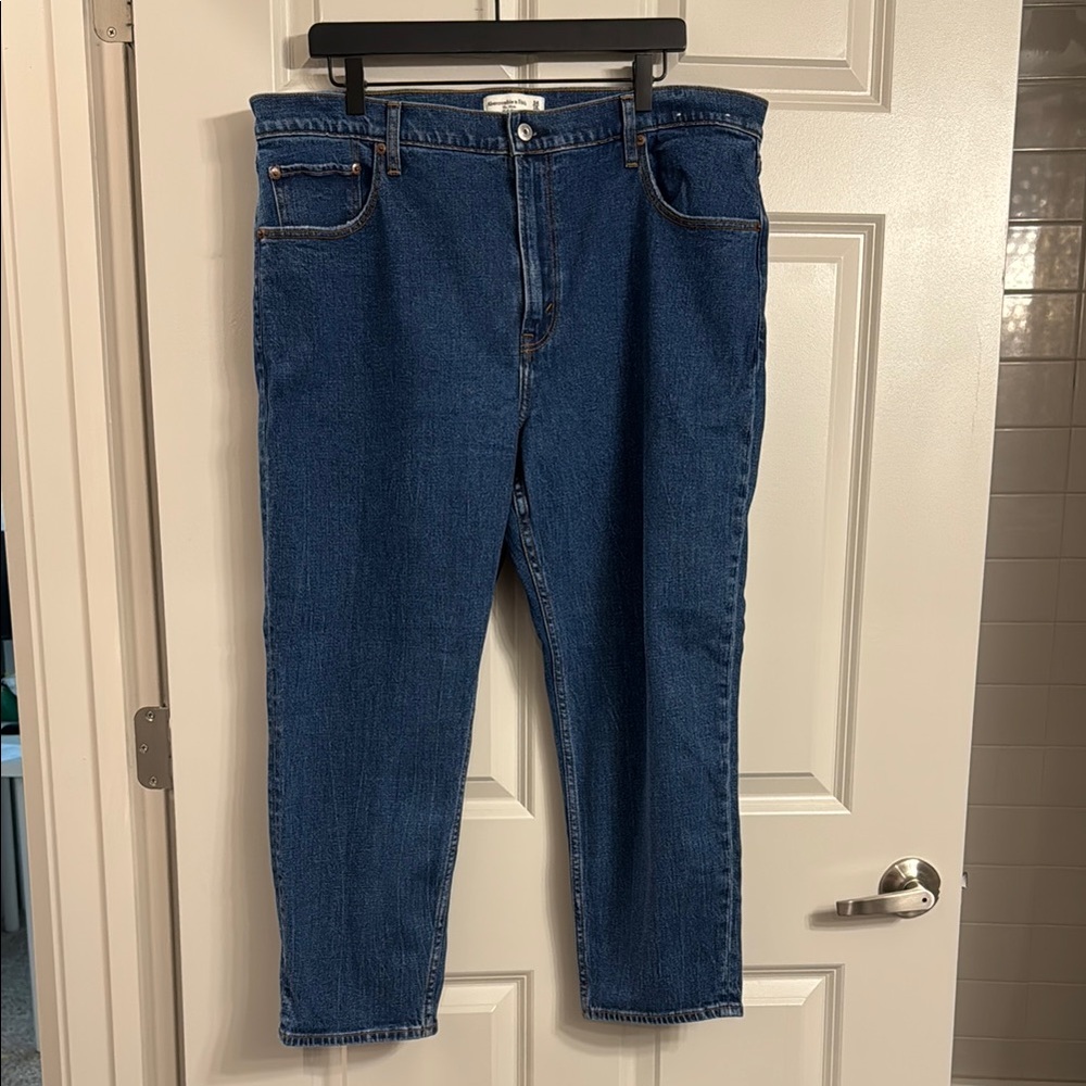Abercrombie & Fitch High Rise Mom Jean Size 34 / 18 short